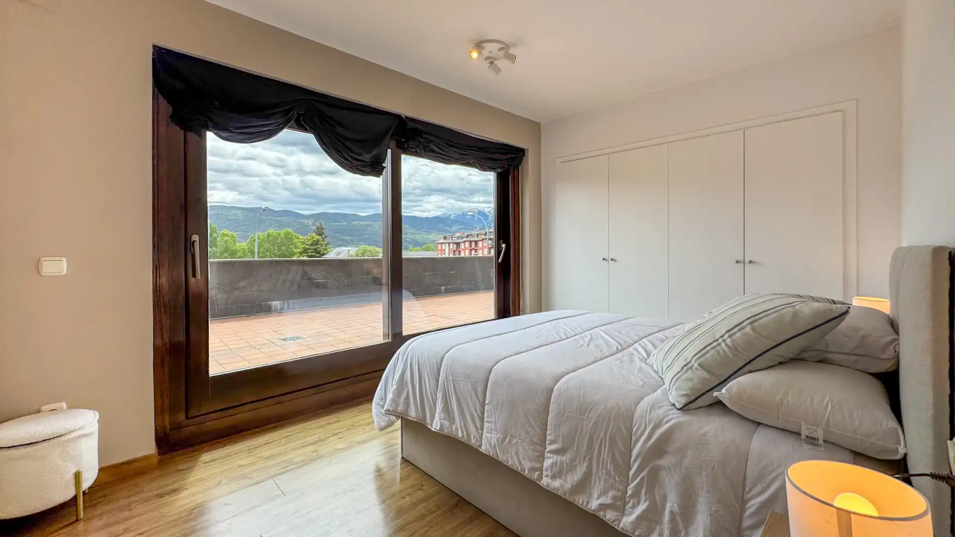 Schlafzimmer von Wohnung zum Verkauf in Puigcerdà mit Heizung, Parkett und Terrasse