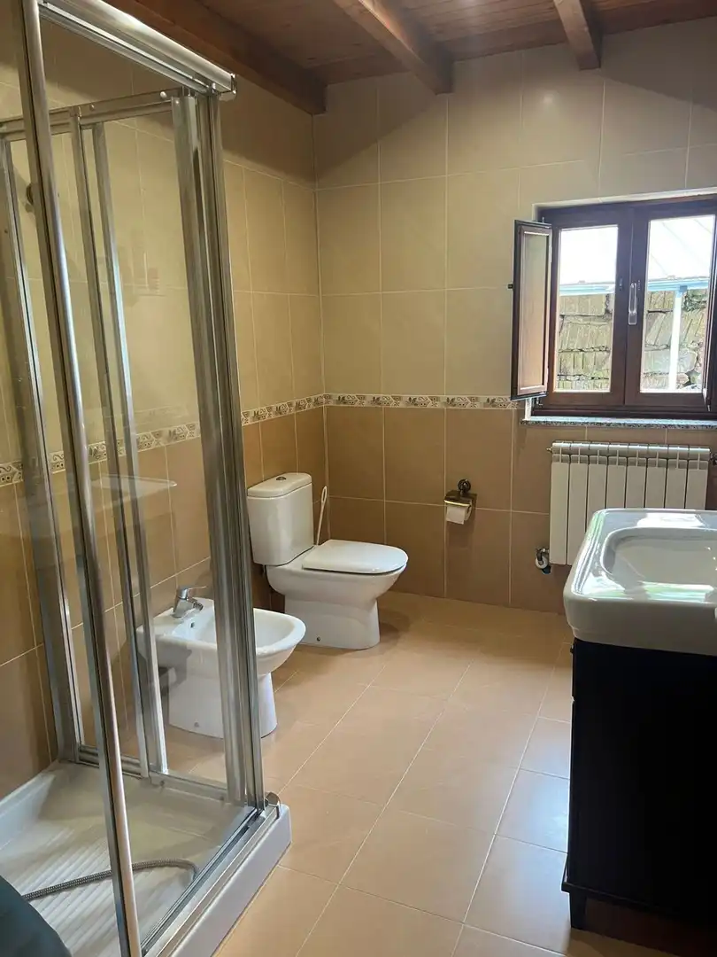 Baño de Finca rústica en venta en Triacastela con Jardín privado, Trastero y Balcón