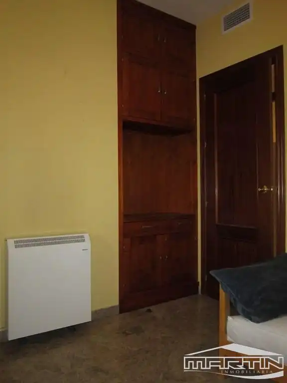 Dormitori de Pis de lloguer en Lucena amb Aire condicionat, Terrassa i Moblat