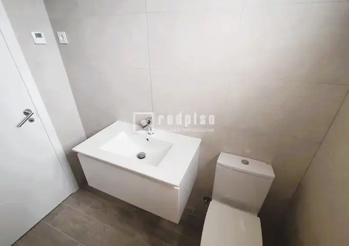 Bathroom of Flat for rent in Guadalajara  with Air Conditioner, Heating and Parquet flooring