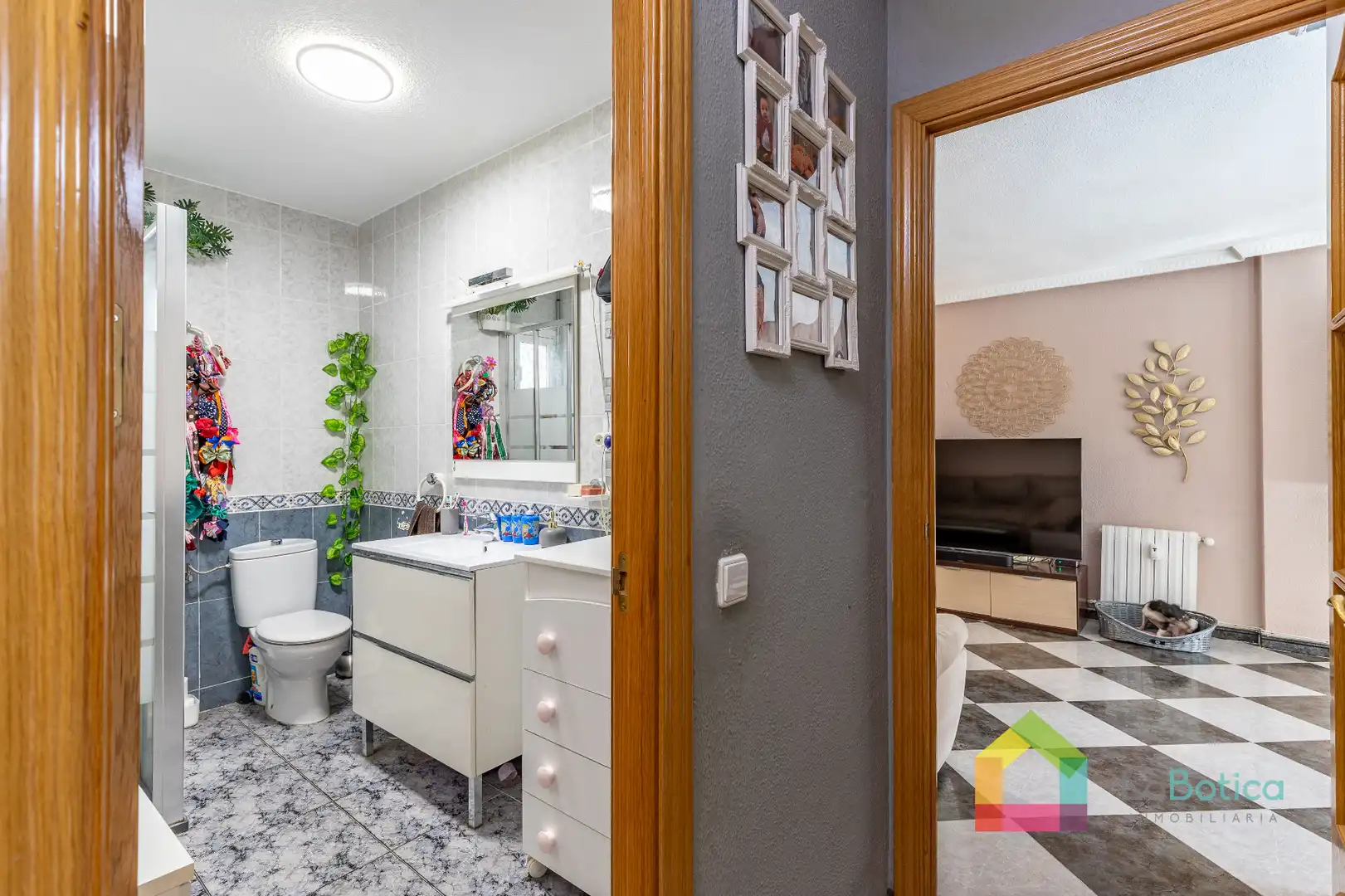 Baño de Piso en venta en Olías del Rey con Aire acondicionado, Calefacción y Piscina comunitaria