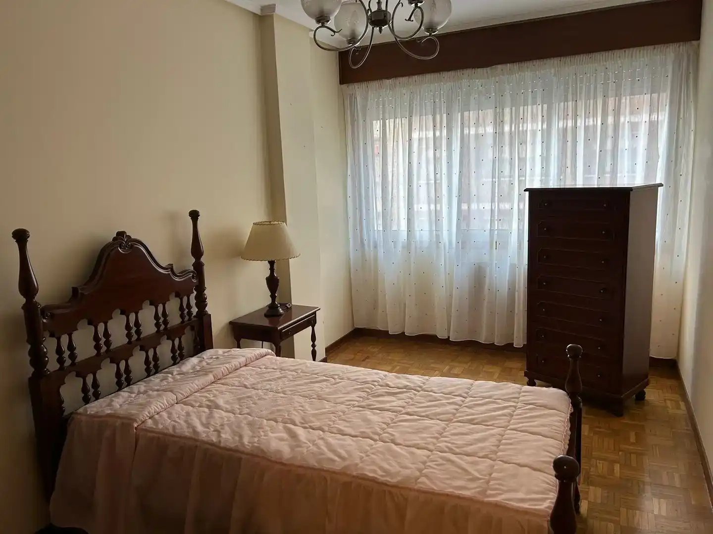 Dormitori de Pis de lloguer en Ferrol amb Parquet, Traster i Moblat