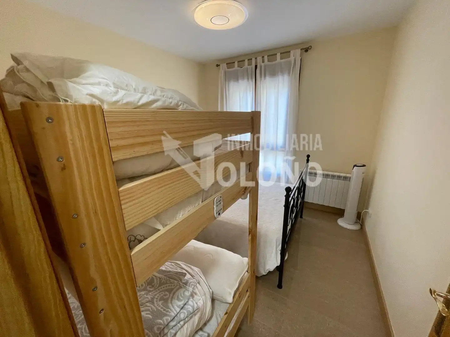 Schlafzimmer von Wohnungen zum Verkauf in Cihuri mit Heizung, Abstellraum und Möbliert