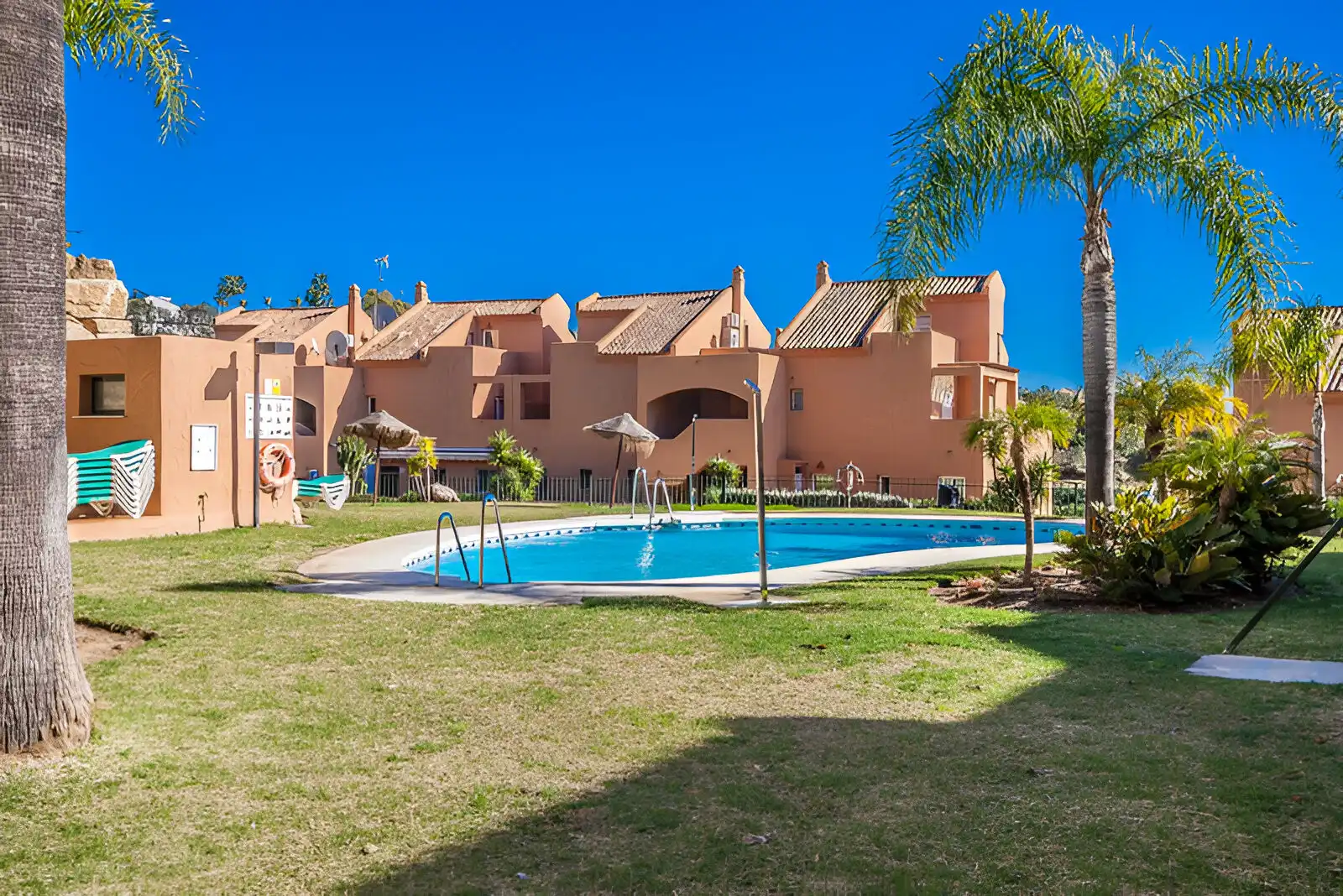 Jardín de Ático en venta en Marbella con Terraza y Amueblado