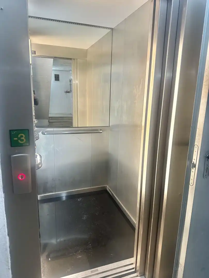 Bathroom of Garage for sale in Torremolinos