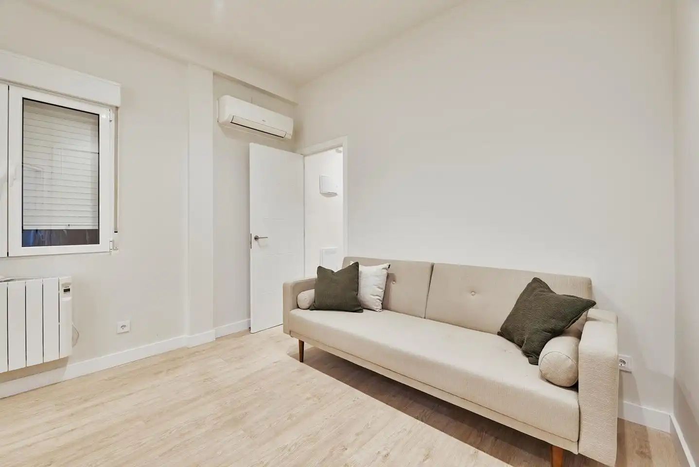 Sala d'estar de Planta baixa en venda en Madrid amb Aire condicionat, Calefacció i Moblat