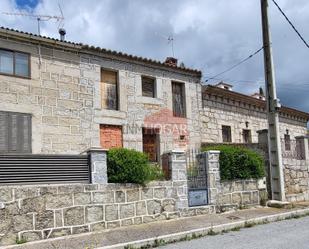 Vista exterior de Casa o xalet en venda en Villatoro amb Jardí privat i Terrassa
