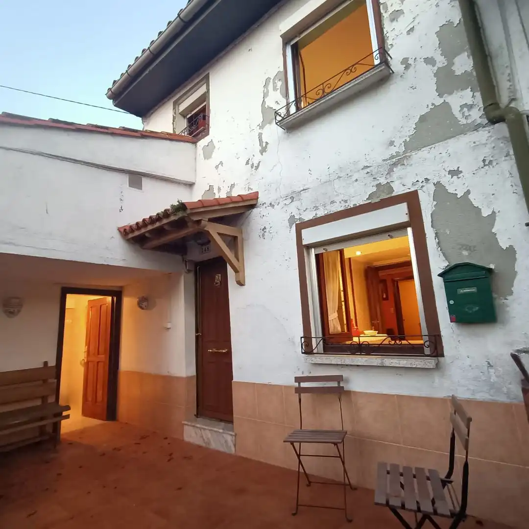 Vista exterior de Casa o xalet en venda en Siero amb Traster i Piscina