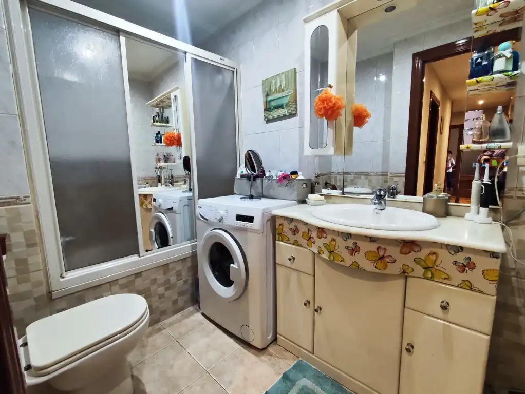 Baño de Piso en venta en Gijón  con Calefacción, Trastero y Horno