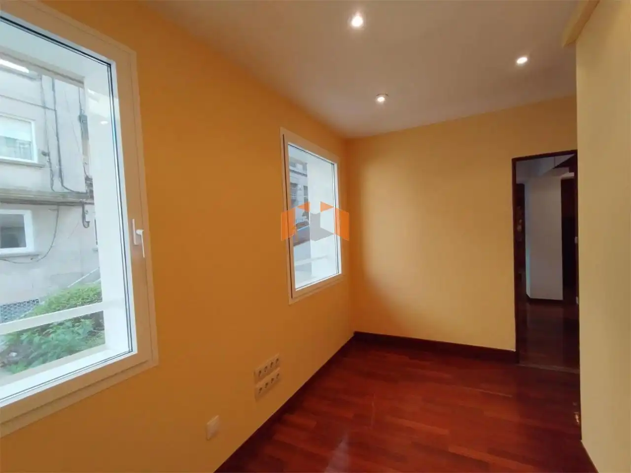 Schlafzimmer von Wohnung zum Verkauf in Vigo  mit Heizung, Abstellraum und Balkon