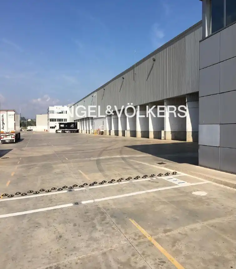 Parking de Nave industrial de alquiler en Subirats