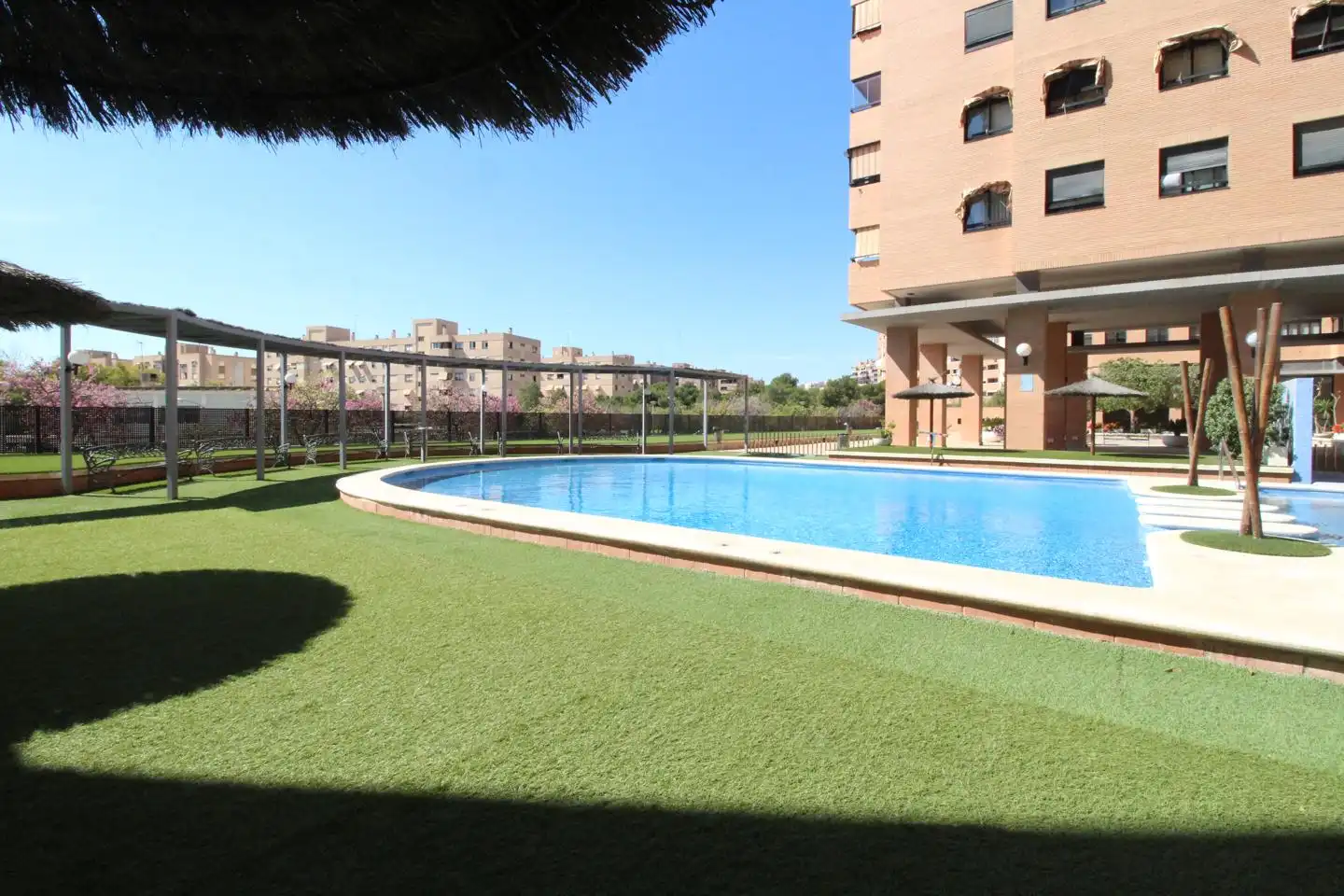Piscina de Piso en venta en Alicante / Alacant con Terraza, Trastero y Piscina comunitaria