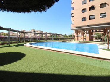 Pis amb piscina en venda a Avenida Pintor Xavier Soler