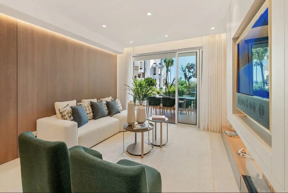 Sala d'estar de Apartament en venda en Estepona amb Aire condicionat, Calefacció i Jardí privat
