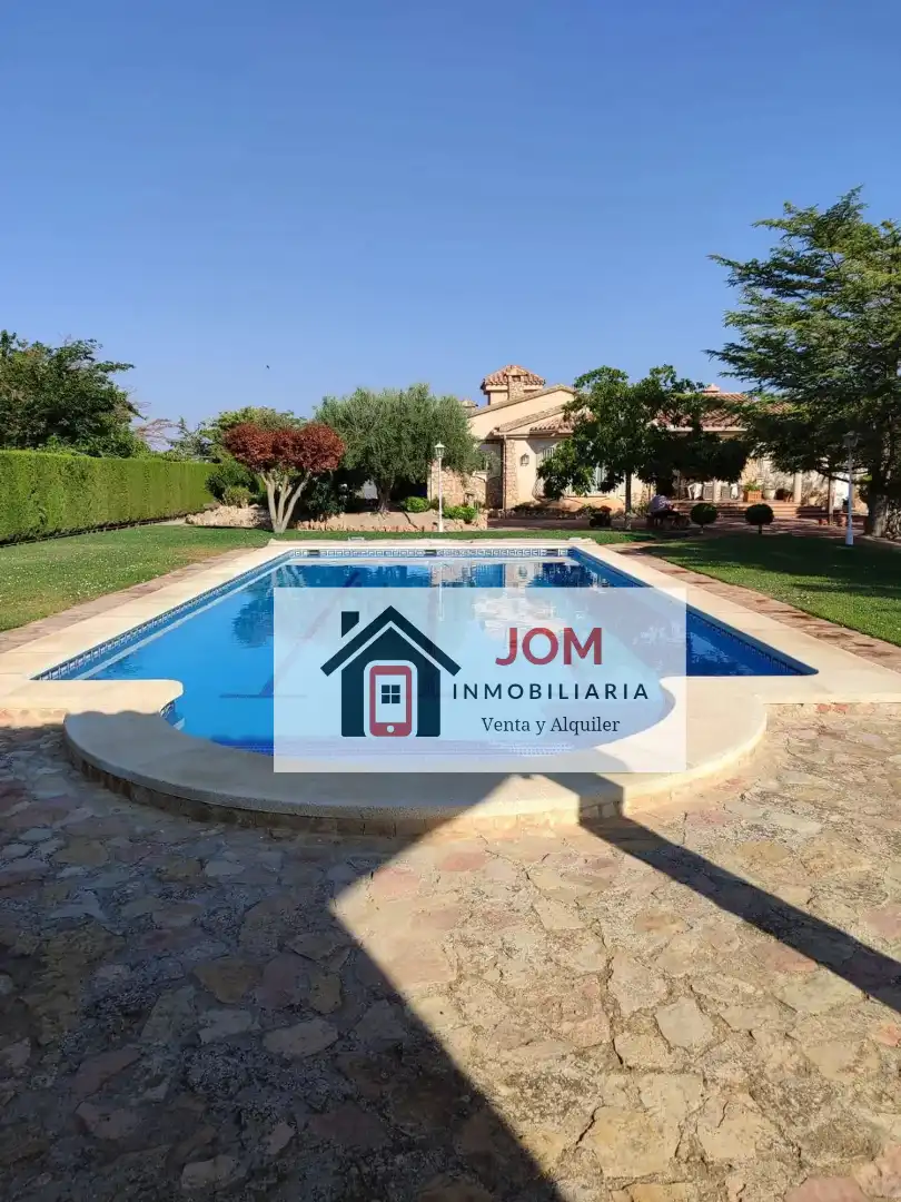 Vista exterior de Casa o xalet en venda en Albacete amb Aire condicionat, Calefacció i Jardí privat