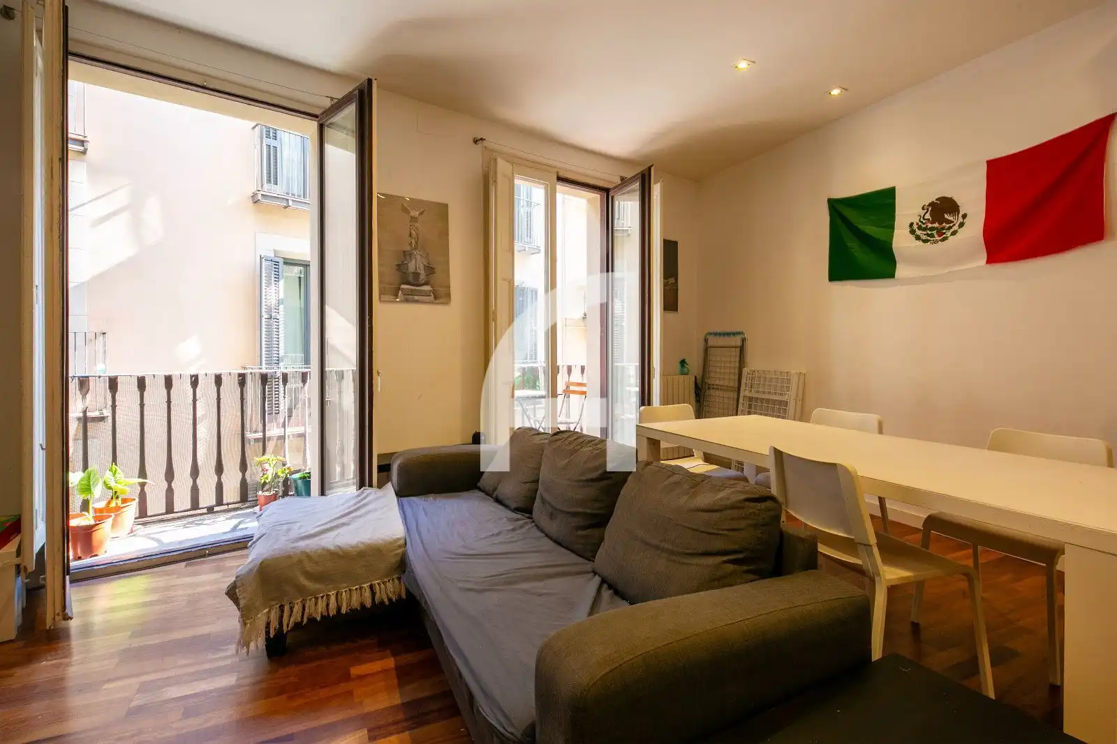 Appartamento con terrazza in vendita a Abaixadors