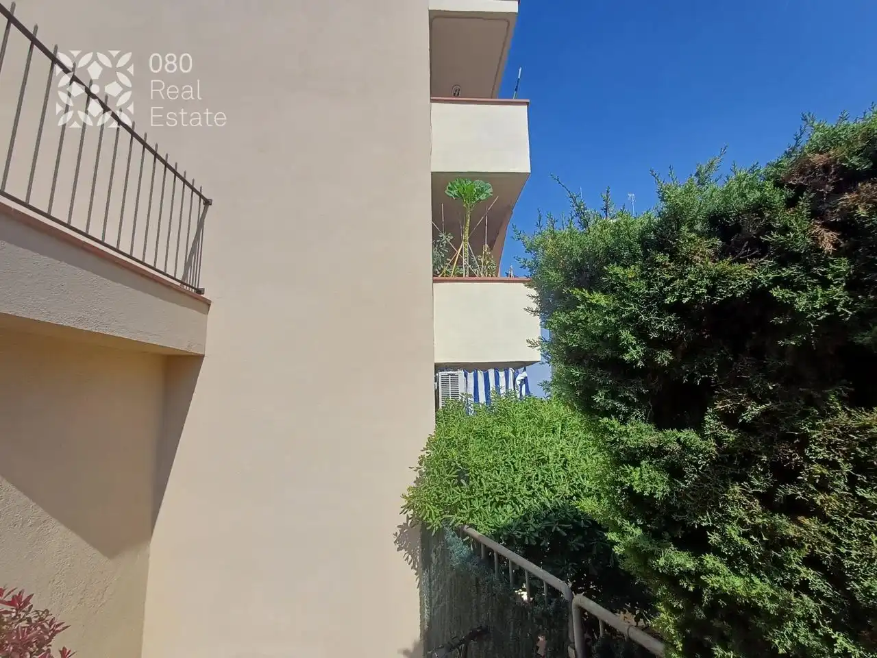 Außenansicht von Wohnung zum Verkauf in Barcelona mit Terrasse und Gemeinschaftspool