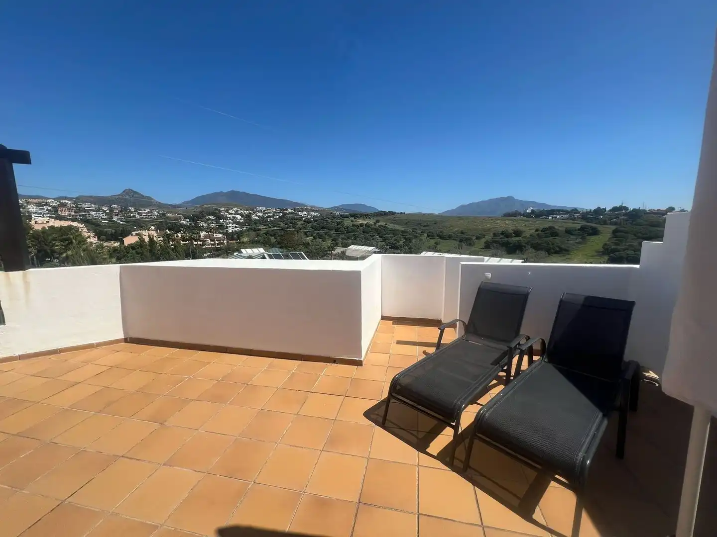 Terrasse von Maisonette zum Verkauf in Estepona mit Klimaanlage, Terrasse und Abstellraum