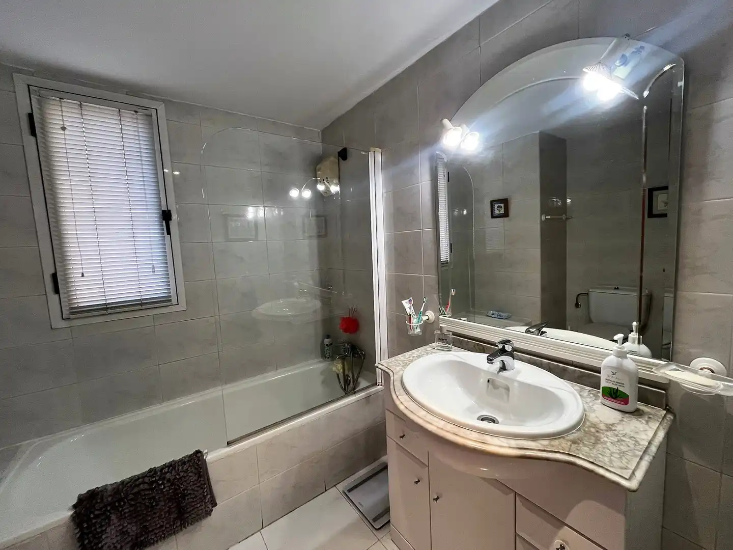Badezimmer von Dachboden zum Verkauf in Fuenlabrada mit Klimaanlage, Heizung und Terrasse