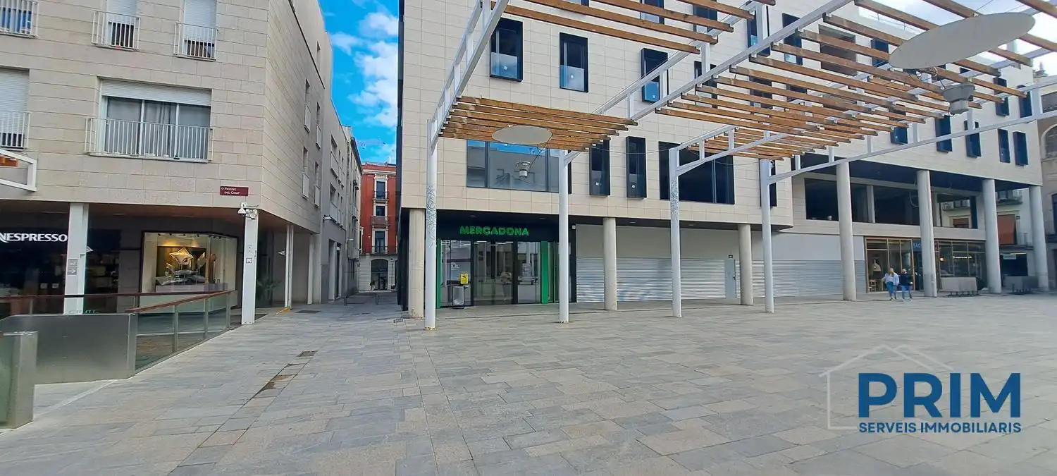 Business premises to rent in Plaza Evarist Fàbregas i Pam, imagen 3