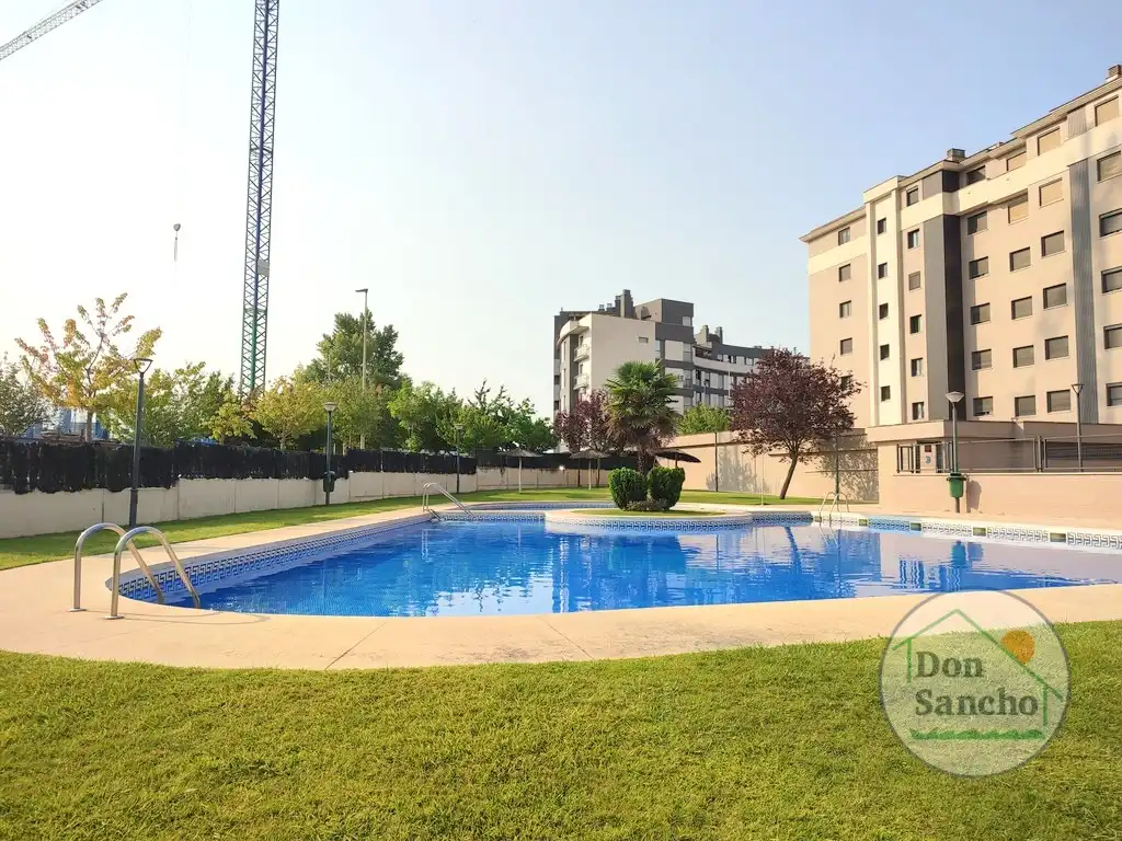 Swimming pool of Attic for sale in Valladolid  with Air Conditioner, Heating and Terrace