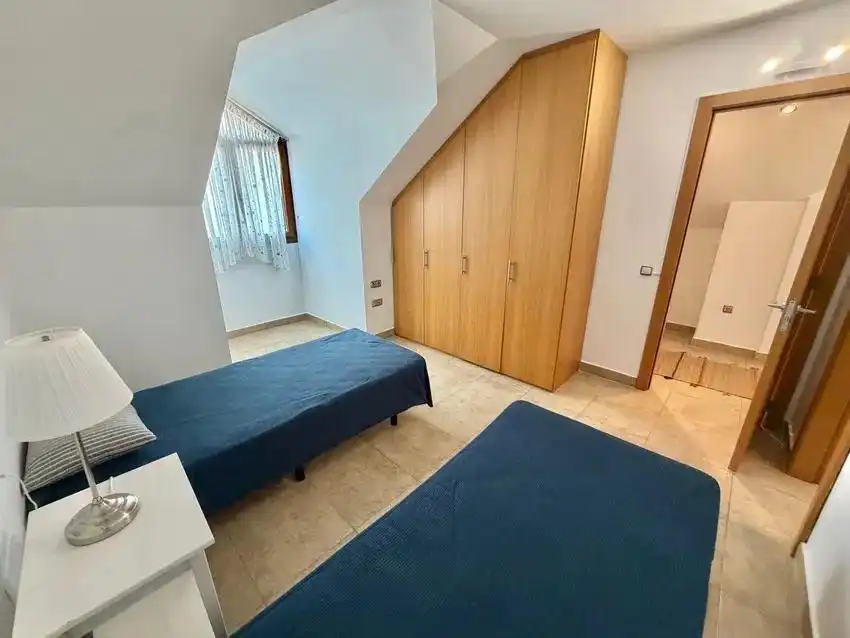 Schlafzimmer von Maisonette zum Verkauf in Fuengirola mit Klimaanlage, Privatgarten und Terrasse