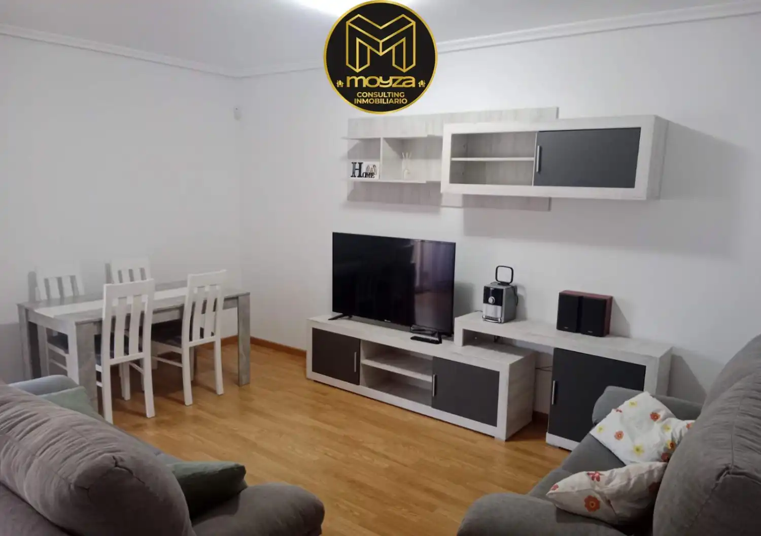 Living room of Flat for rent in Mancha Real  with Air Conditioner, Heating and Parquet flooring