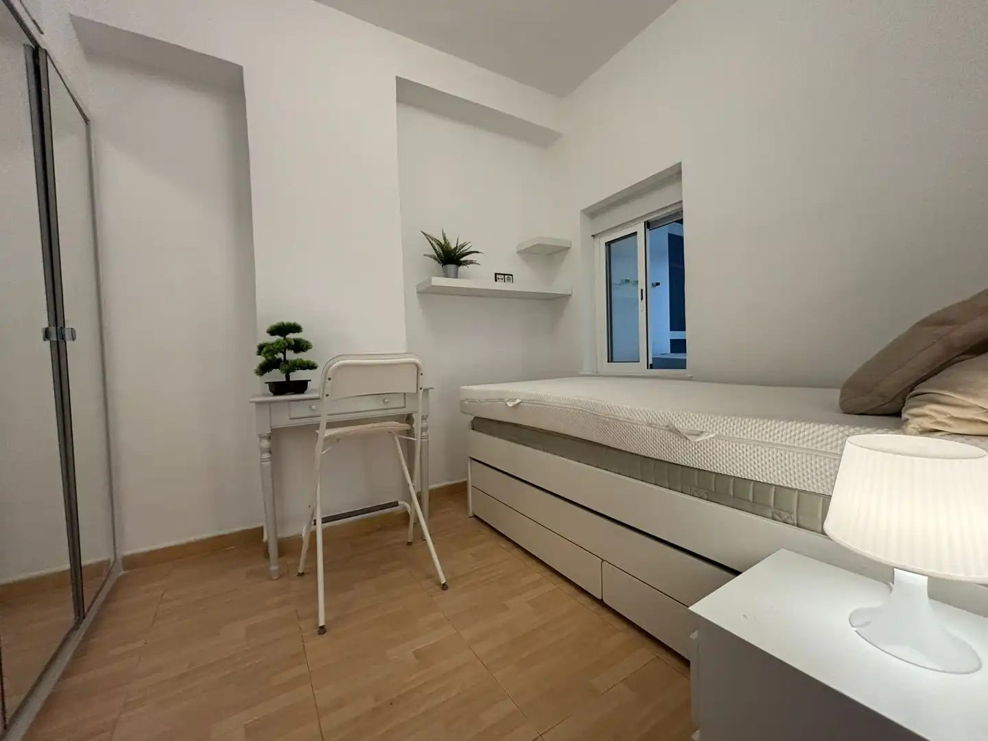 Schlafzimmer von Wohnung zur Miete in Madrid mit Klimaanlage, Heizung und Möbliert