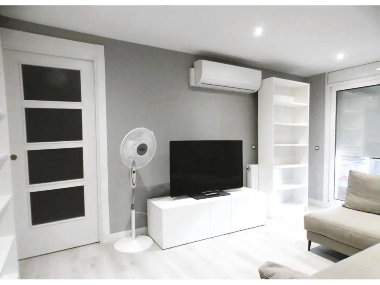 Living room of Flat for sale in Badia del Vallès  with Air Conditioner, Heating and Parquet flooring