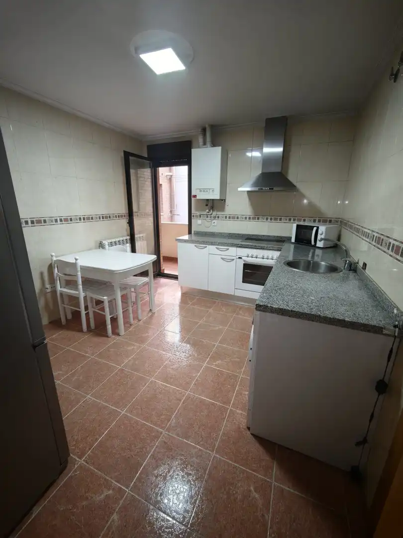 Kitchen of Flat for rent in Valencia de Don Juan  with Heating and Terrace