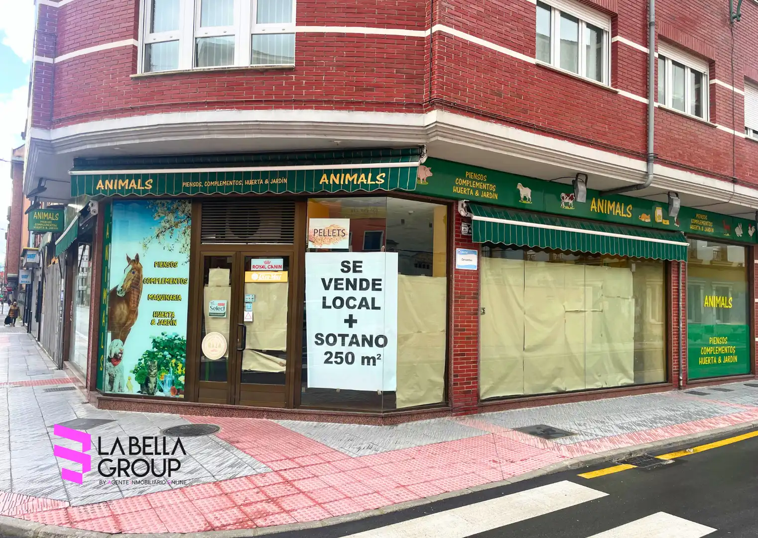 Local comercial en venta en Calle Cervantes