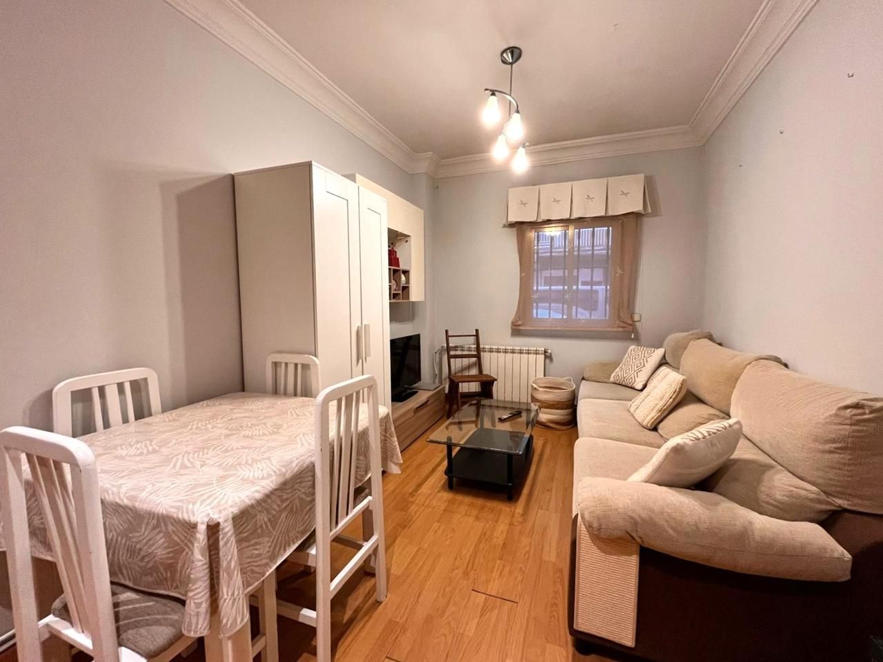 Sala de estar de Planta baja en venta en San Fernando de Henares con Calefacción y Amueblado