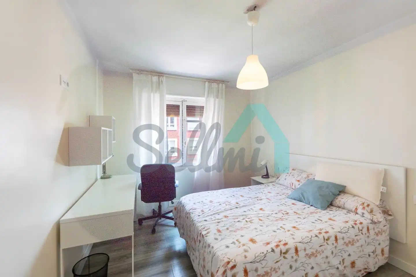 Habitación de Piso para compartir en Oviedo  con Calefacción y Amueblado