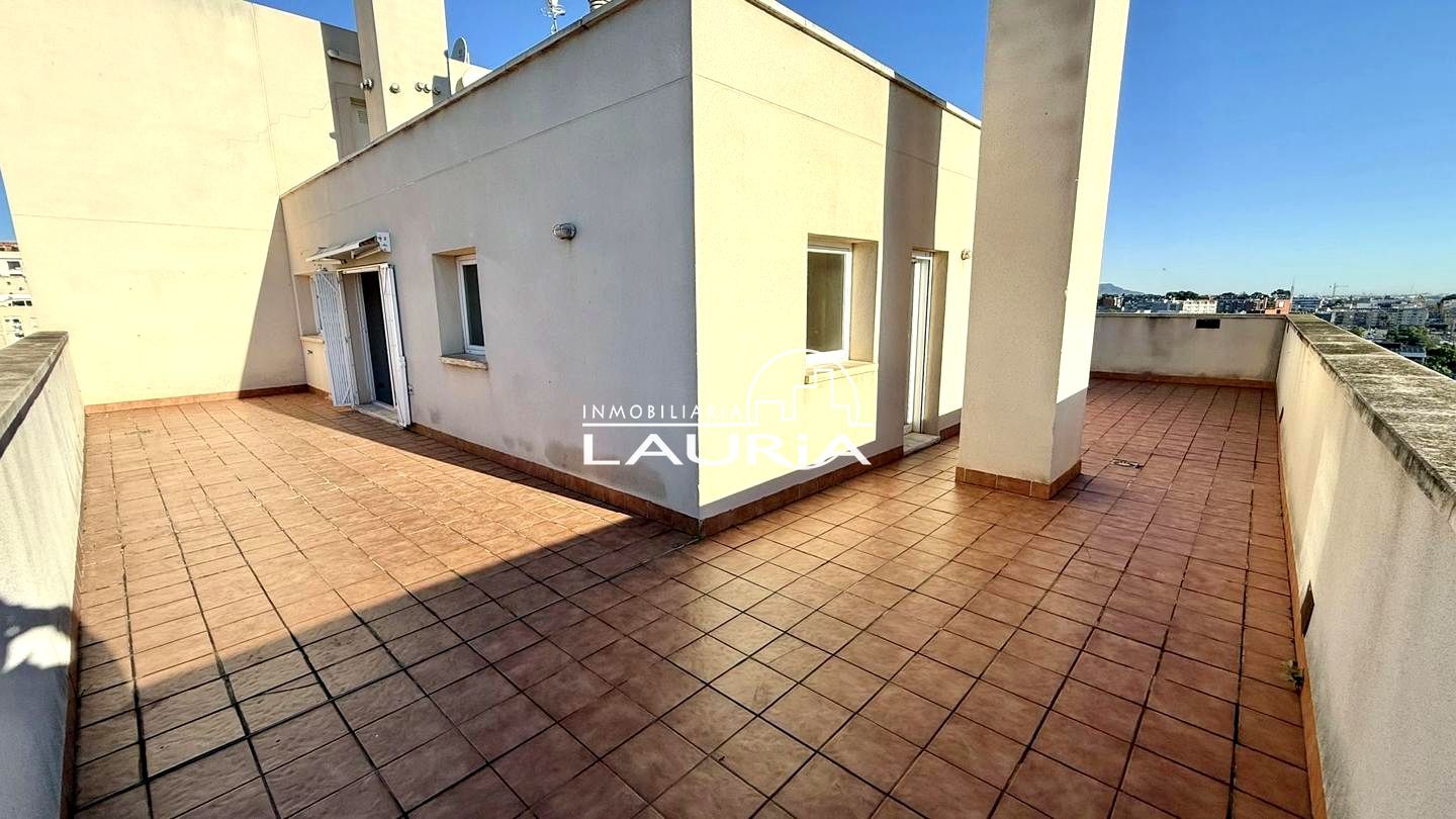 Exterior view of Attic for sale in Paterna  with Parquet flooring, Terrace and Storage room
