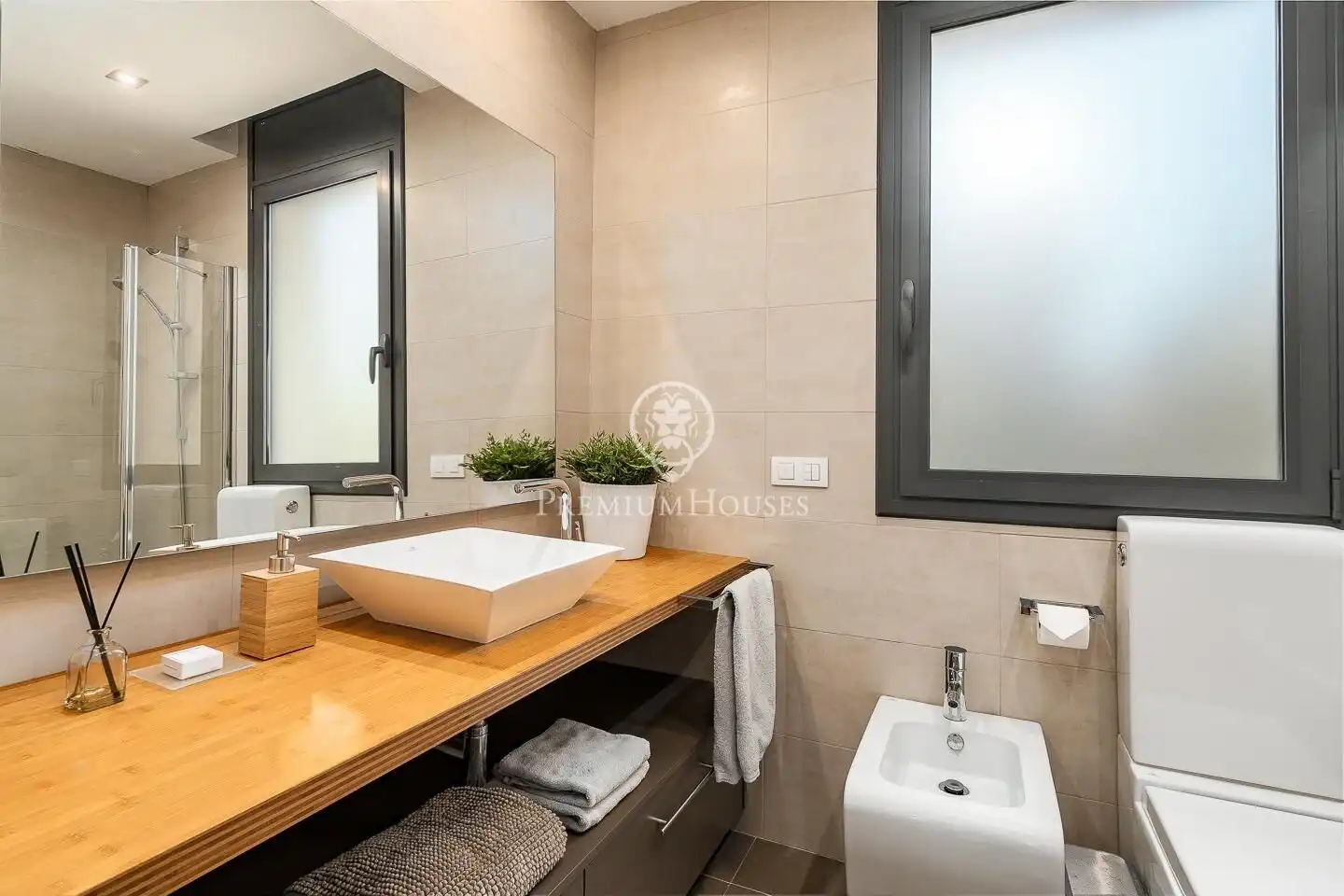Bathroom of Houses for sale in Sant Cugat del Vallès  with Air Conditioner, Heating and Private garden