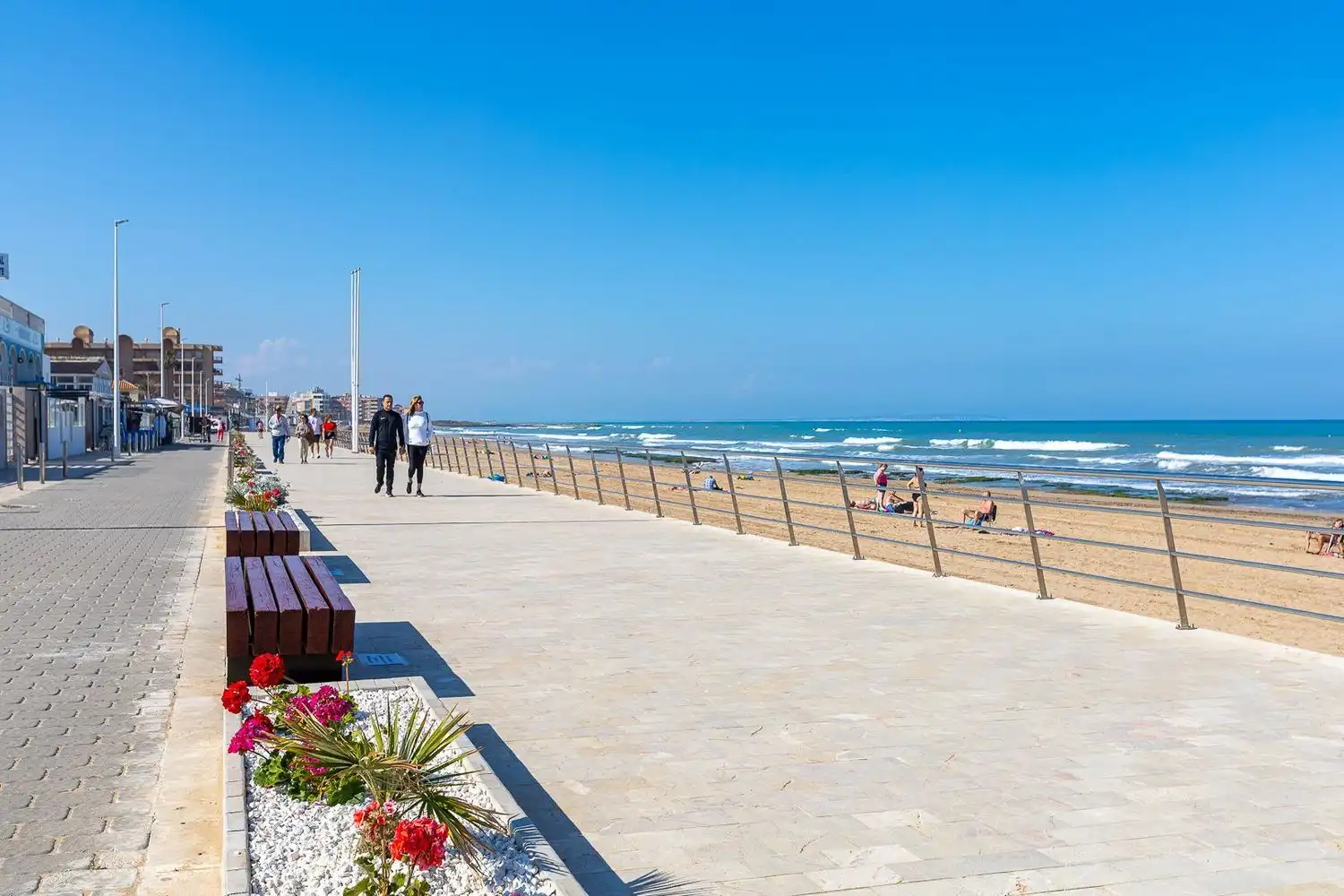 Vista exterior de Casa adosada en venta en Torrevieja con Aire acondicionado, Calefacción y Jardín privado