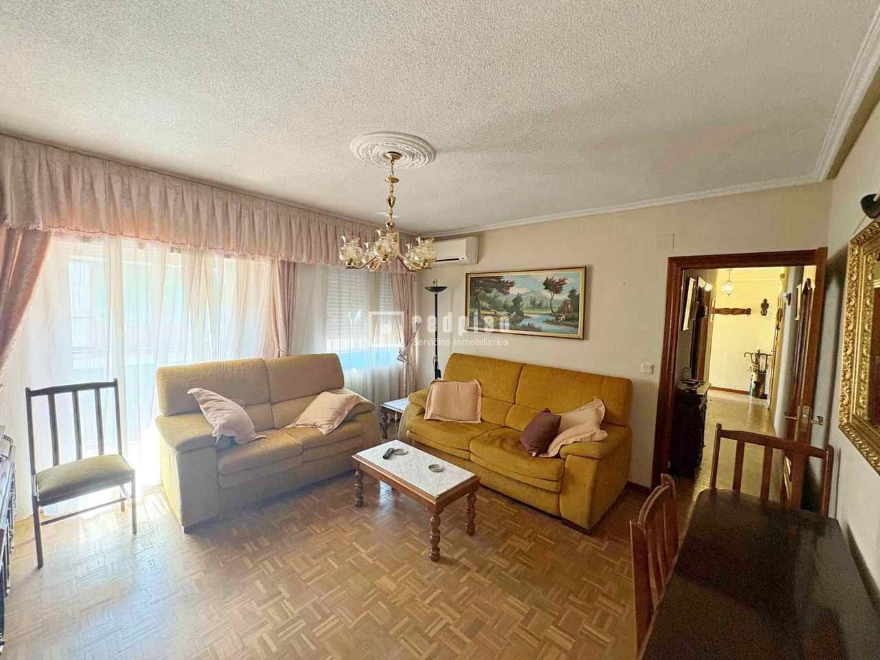 Living room of Flat for sale in  Madrid Capital  with Heating, Parquet flooring and Terrace