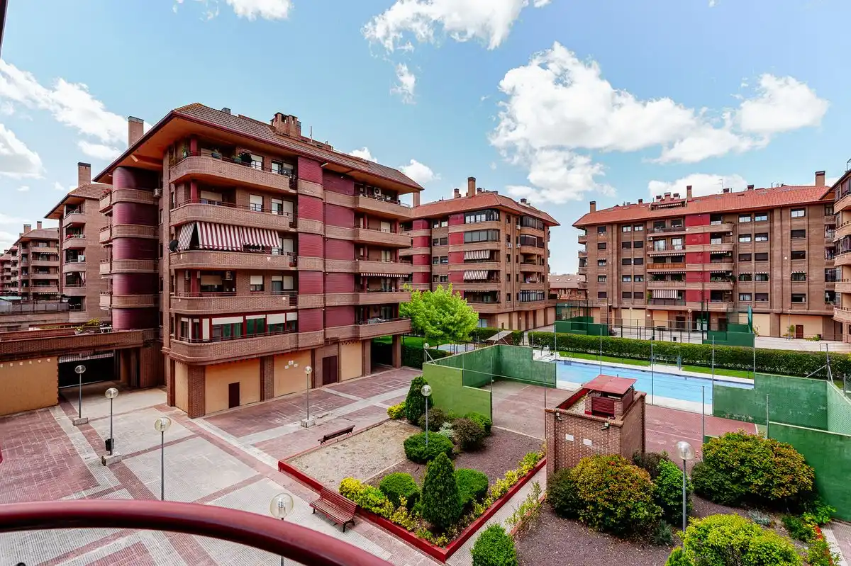 Exterior view of Flat for sale in Alcalá de Henares  with Air Conditioner, Heating and Private garden