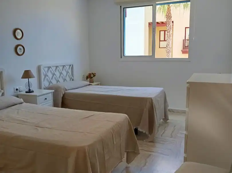 Dormitori de Apartament de lloguer en Sotogrande amb Aire condicionat i Terrassa