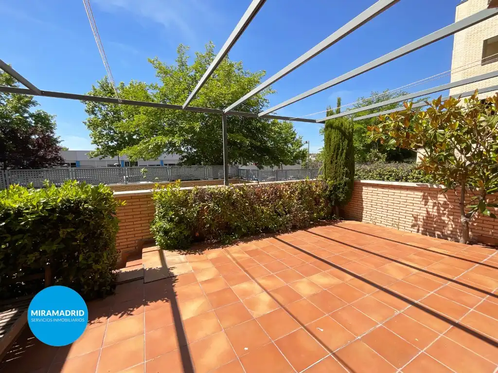 Terraza de Planta baja en venta en Paracuellos de Jarama con Aire acondicionado, Terraza y Piscina comunitaria