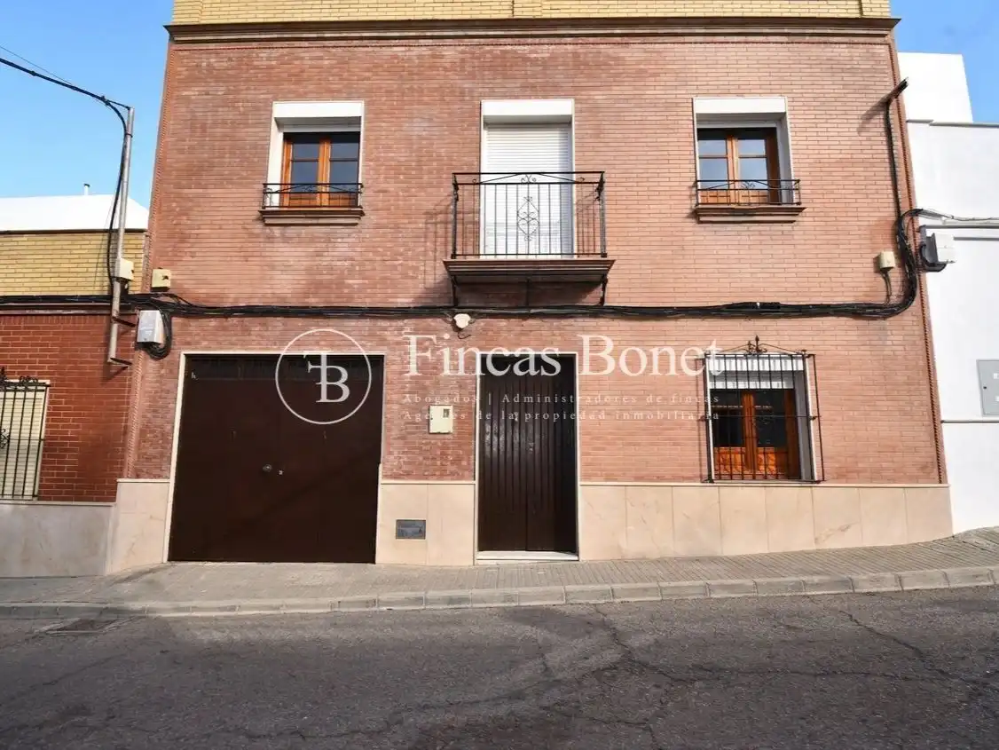 Vista exterior de Casa o xalet en venda en Montellano, Sevilla