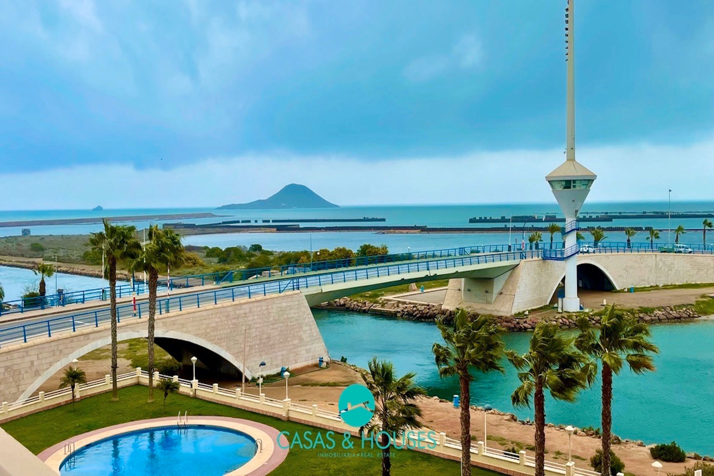 Exterior view of Apartment for sale in La Manga del Mar Menor  with Terrace, Furnished and Oven