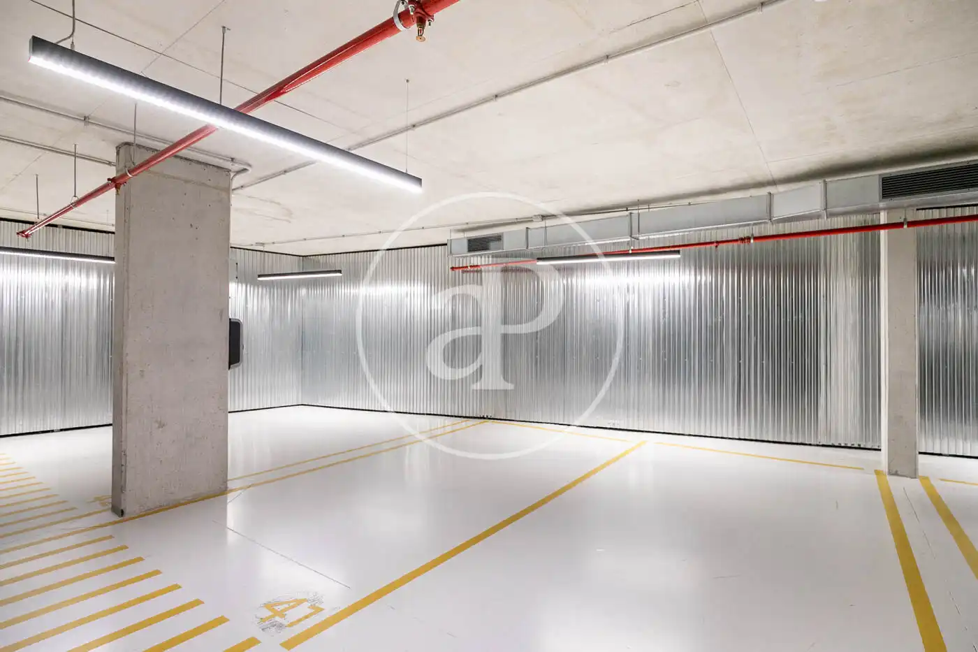 Parking de Piso de alquiler en Barcelona con Aire acondicionado, Calefacción y Jardín privado