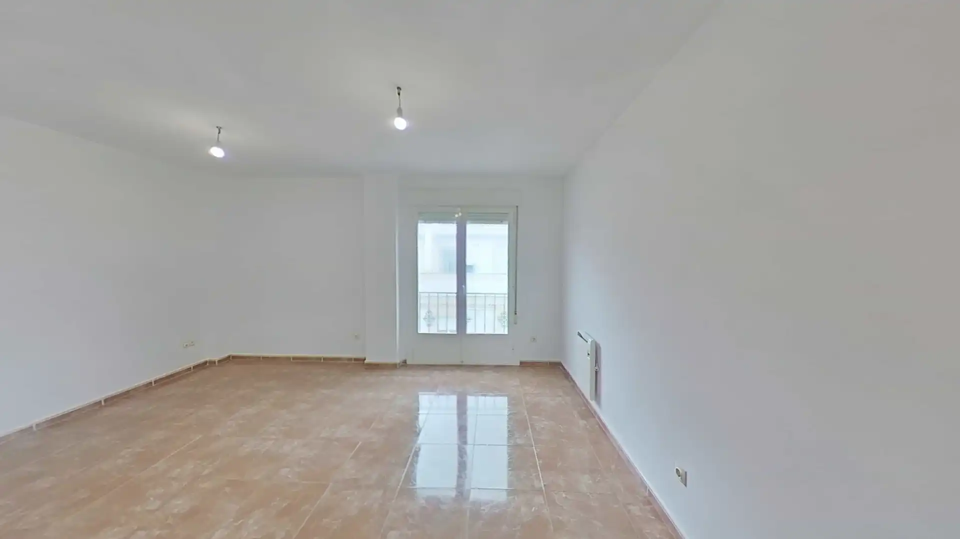 Wohnung zum Verkauf in Lominchar mit Heizung, Terrasse und Ofen