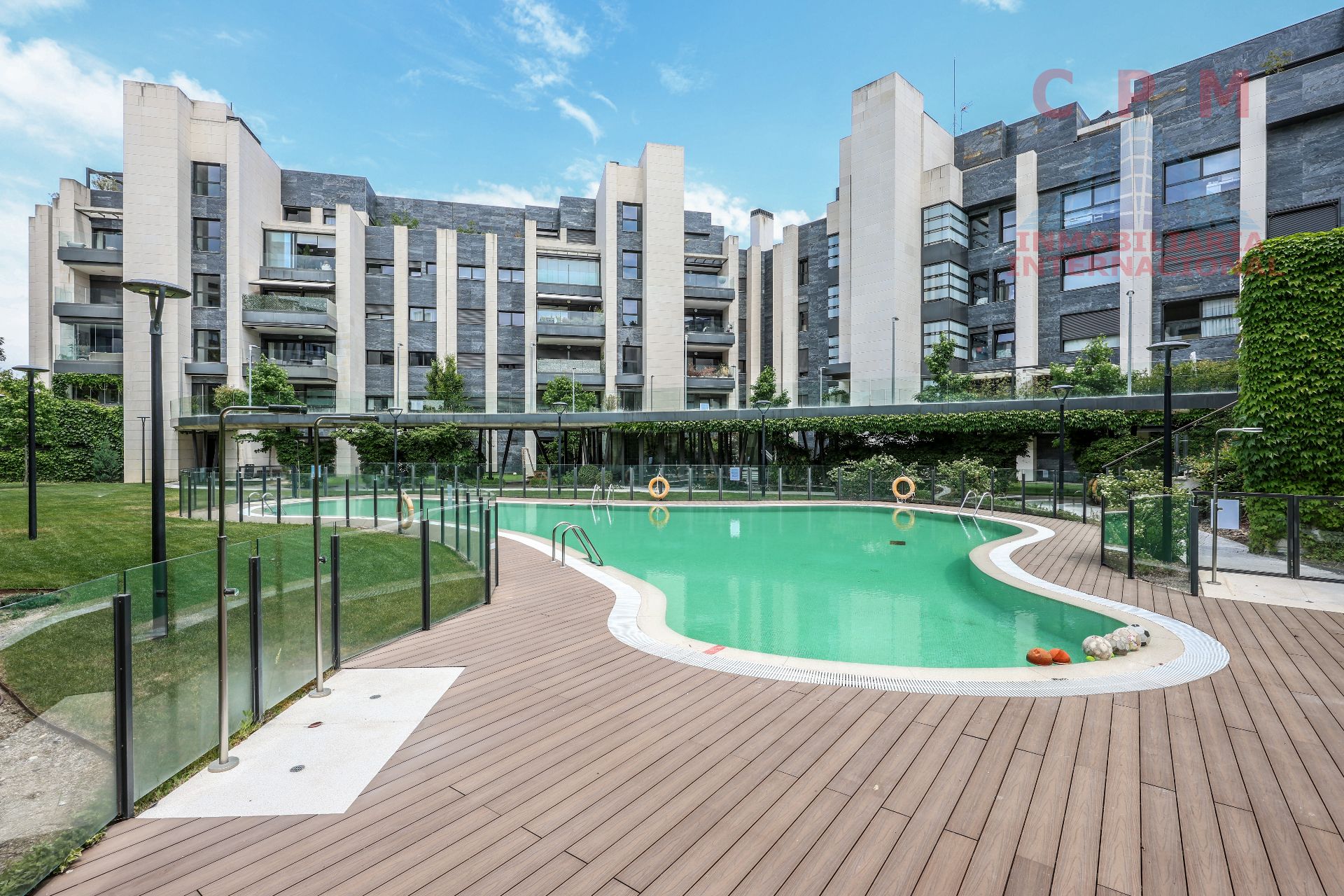 Swimming pool of Flat to rent in La Moraleja  with Air Conditioner, Heating and Parquet flooring