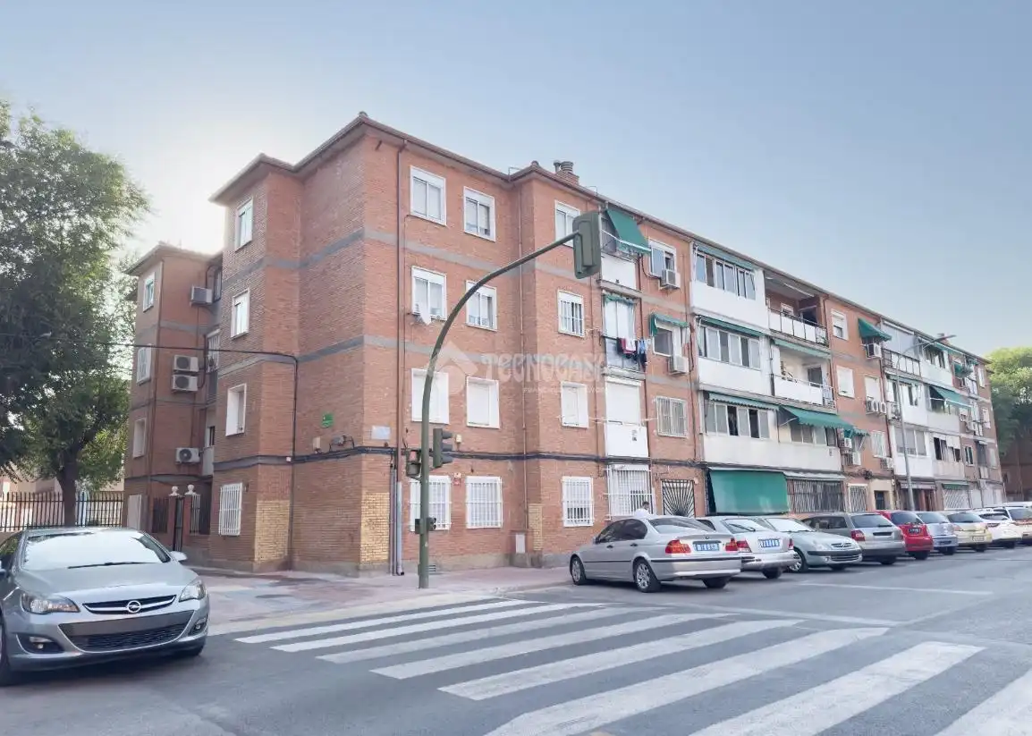Vista exterior de Piso en venta en Alcalá de Henares