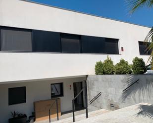 Vista exterior de Casa adosada en venda en El Catllar  amb Aire condicionat, Calefacció i Jardí privat