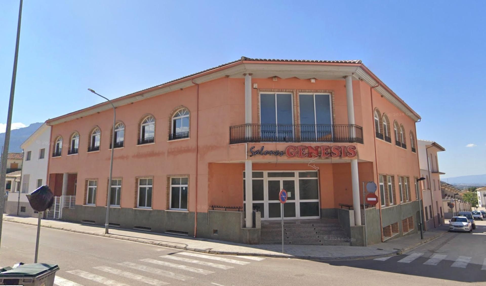 Außenansicht von Fabrikhallen zum verkauf in Castelló de Rugat