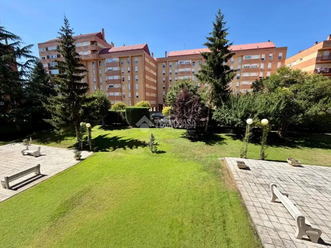 Pis amb piscina en venda a C. Teresa Monje, imagen 29