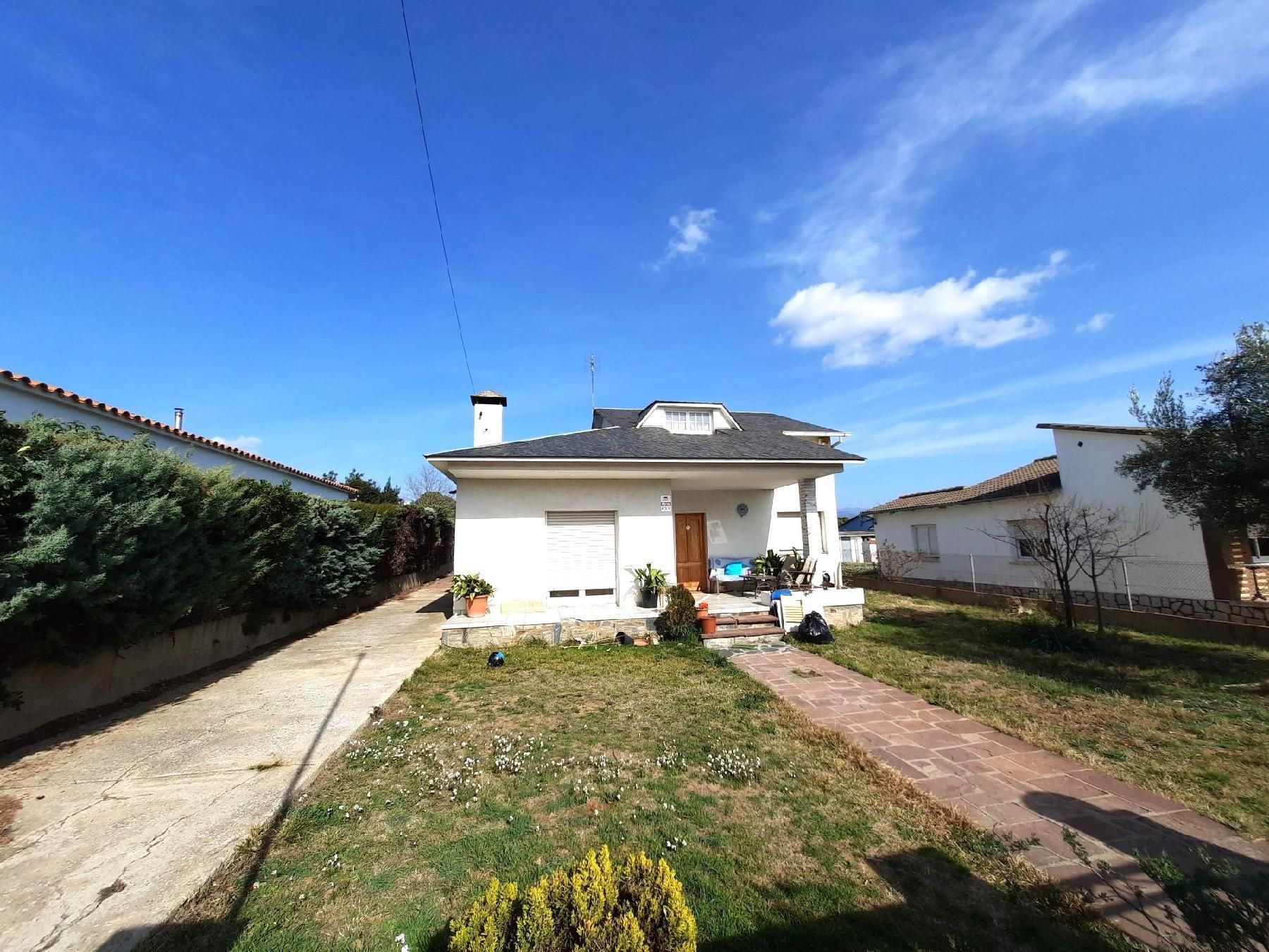 Vista exterior de Casa o xalet en venda en Santa Eulàlia de Ronçana amb Jardí privat